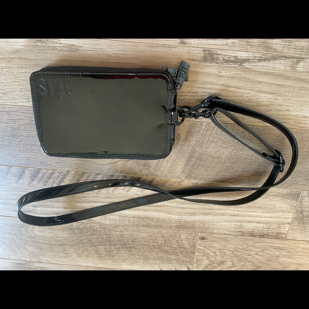 Beis travel wallet patent black